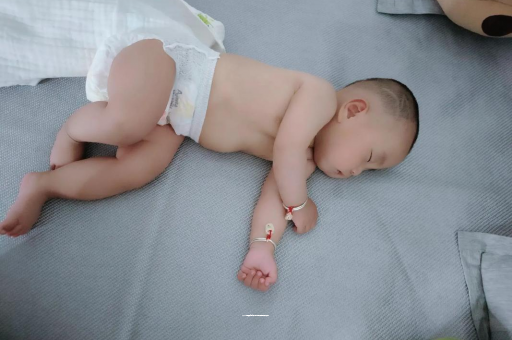 新疆三个月宝宝抬头不稳